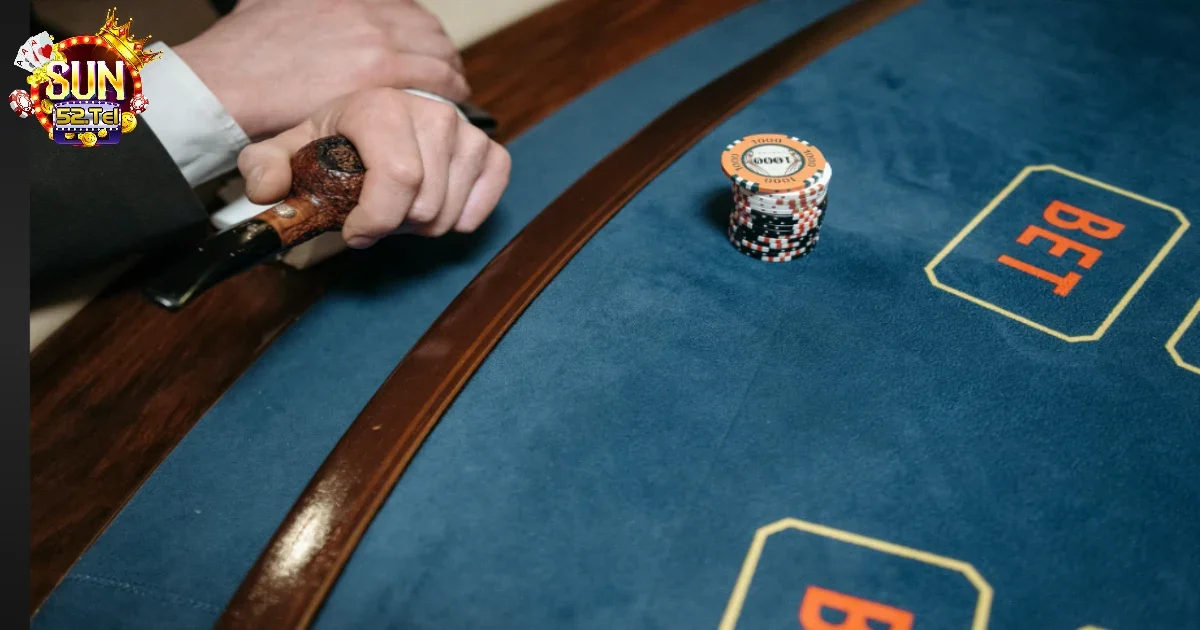 Cách Chia Bài Poker Đúng Chuẩn Theo Chuyên Gia Tại Sun52 2 Tìm hiểu cách chia bài Poker theo từng vòng cược